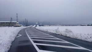 路面は溶けている