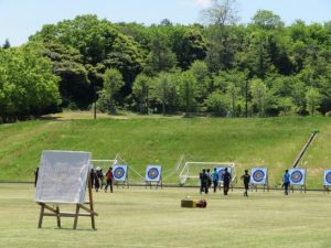 合図で矢を取りに行く 右男 左女