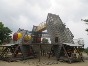 無料の巨大ジャングルジム