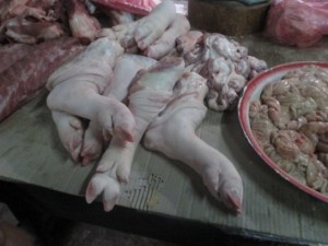 豚足やらハラワタ