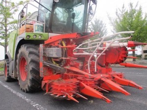 トウモロコシ刈り取り機