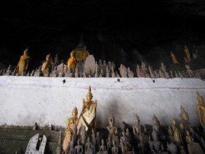 洞窟の仏像優先