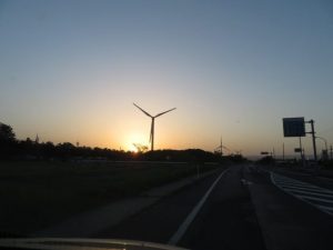 夜明けと風車