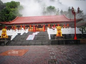 梨山寶館　こちらが先