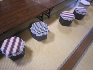 牛乳パックで作った椅子