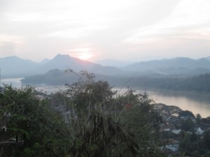 プーシーの丘とメコン川