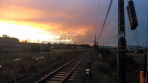 山陰本線と夕映え　こちらが先