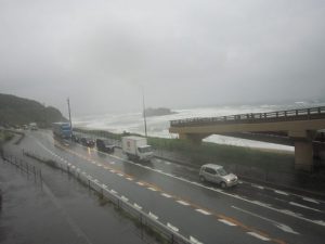 台風の海　その２
