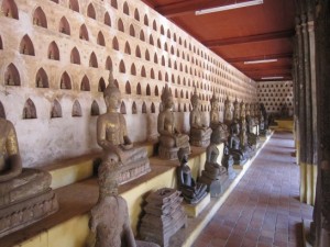 いっぱいの仏像