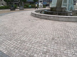 石畳をよく見てみると・・・